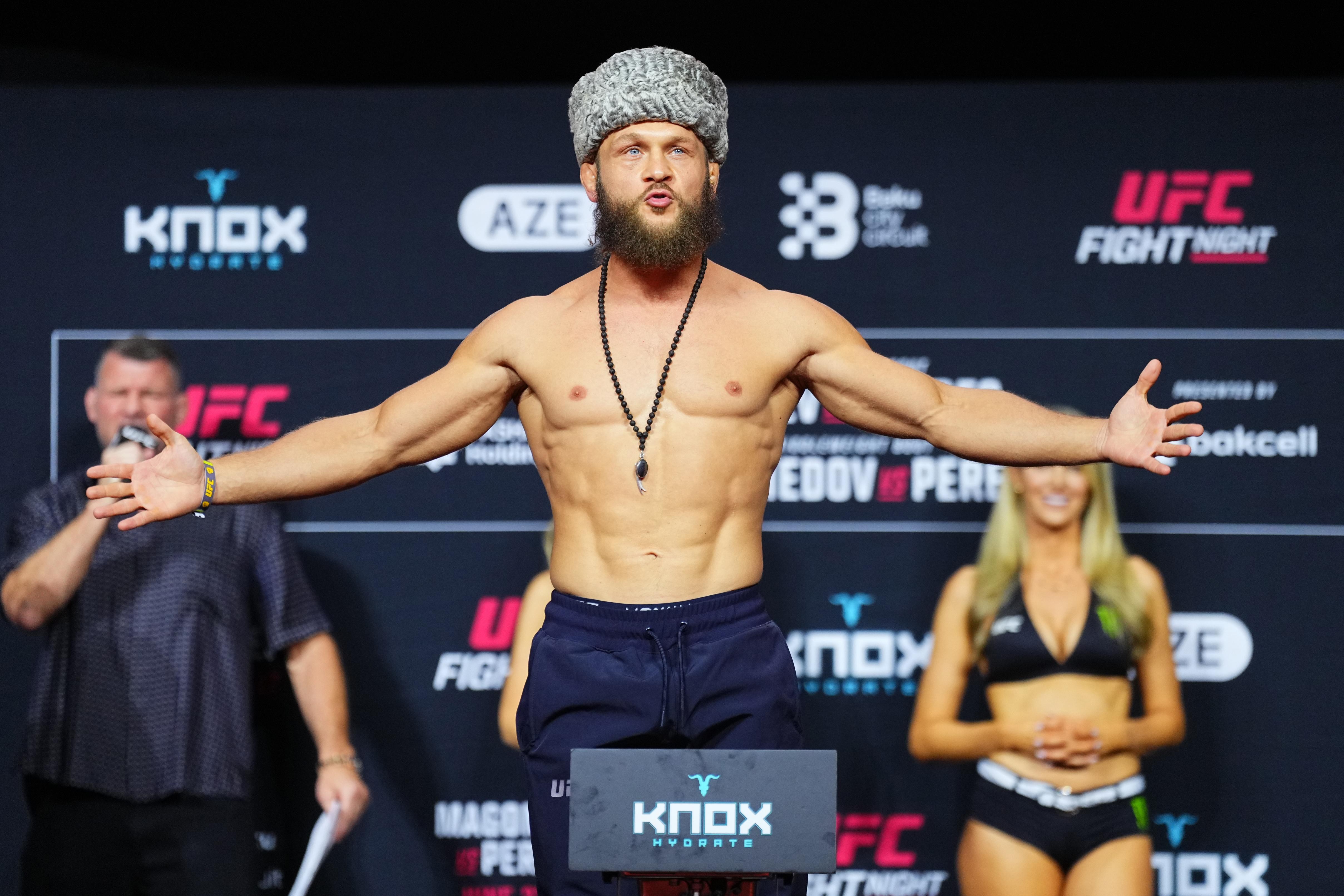 UFC: Rafael Fiziyev meksikalı rəqibinə qalib gəldi