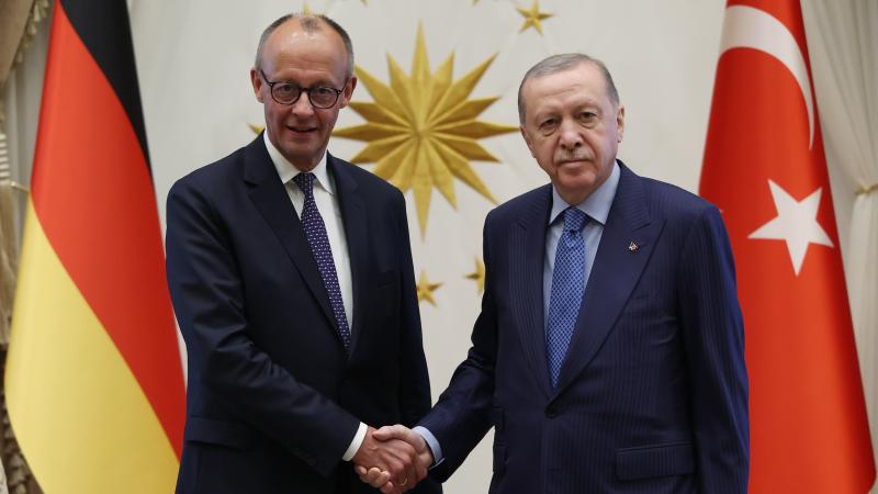 Ərdoğan Almaniya kansleri ilə telefon danışığı aparıb