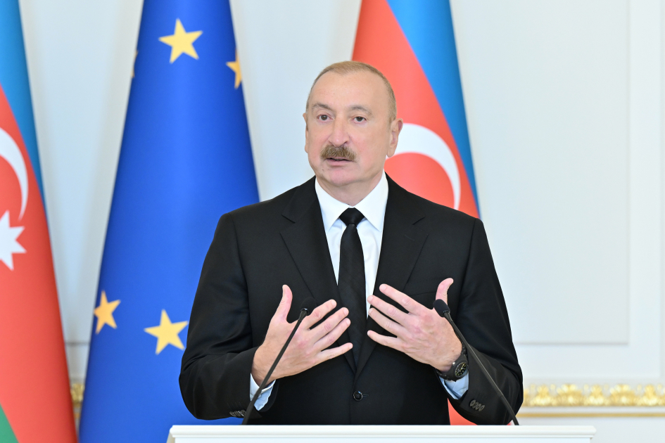 İlham Əliyev: Bu gün hər bir istiqamətdə Azərbaycanın ərazisindən keçən yük həcmi artır