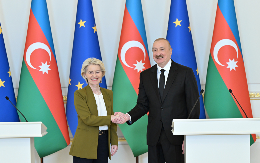 Ursula Fon der Lyayen sülh sazişinin paraflanmasına görə İlham Əliyevi təbrik edib