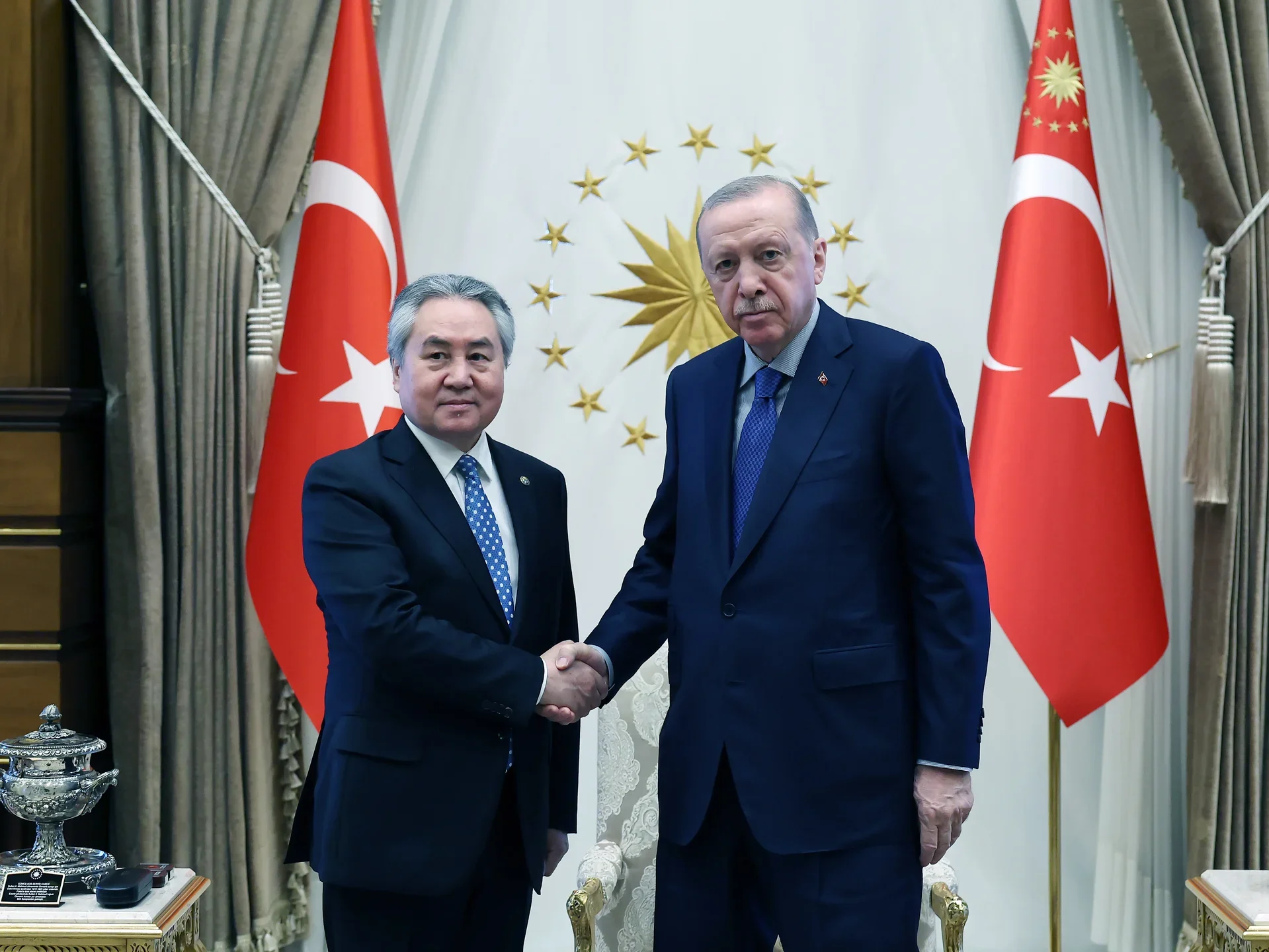 Ərdoğan Qırğızıstanın xarici işlər naziri ilə görüşüb