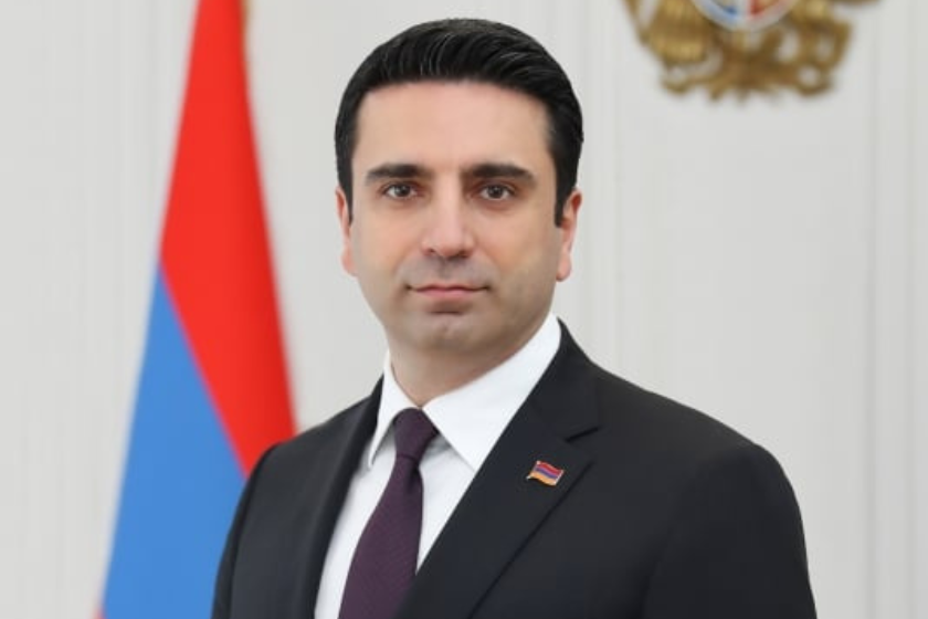 Alen Simonyan parlament mandatından istefa verib