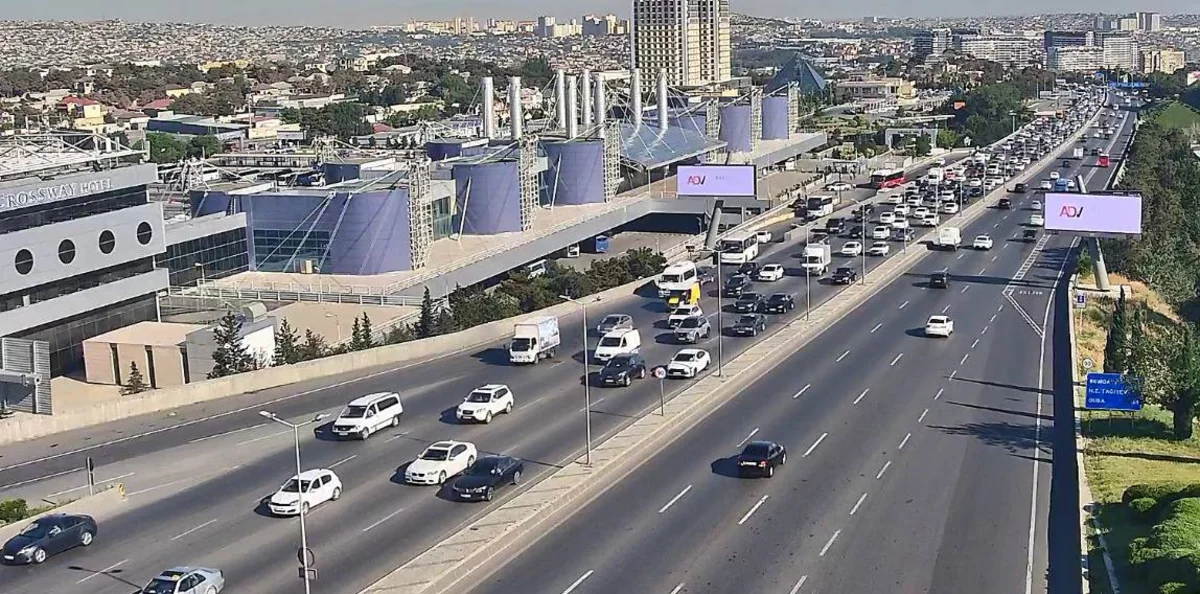 Bir sıra yollarda tıxac müşahidə olunur - SİYAHI