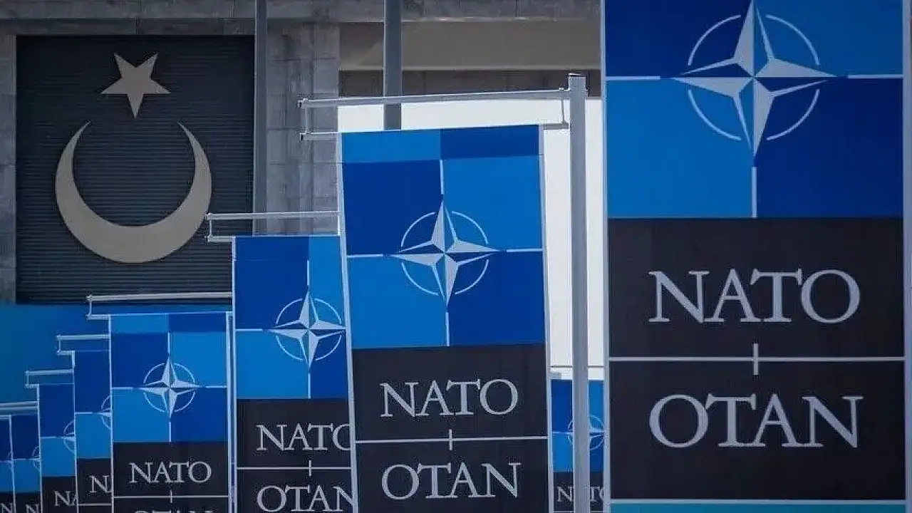 "Politico": NATO ölkələri Rusiya ilə müharibə vəziyyətində müdafiələrini gücləndirir