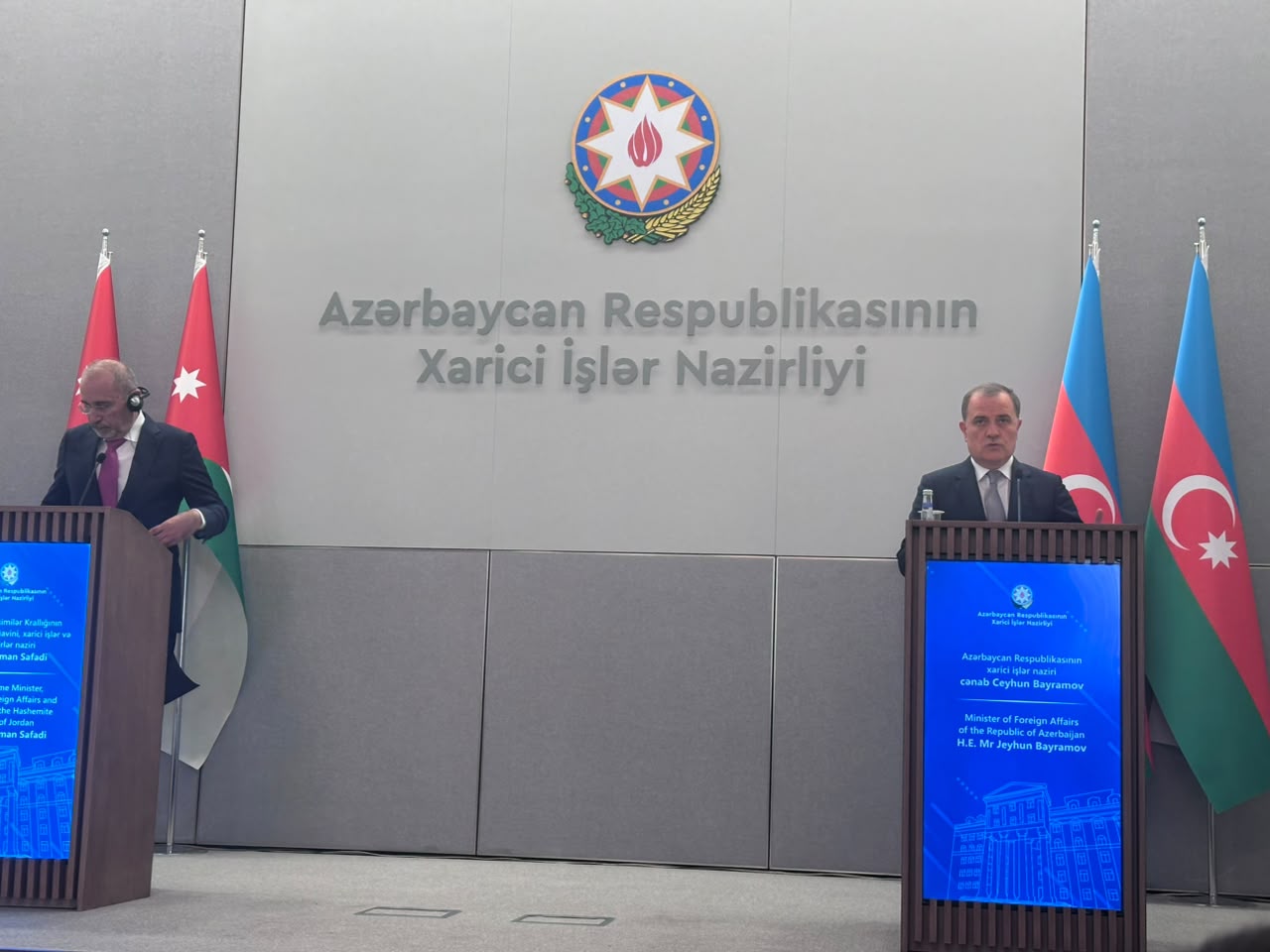 Ceyhun Bayramov iordaniyalı həmkarını Ermənistanla normallaşma prosesi barədə məlumatlandırıb