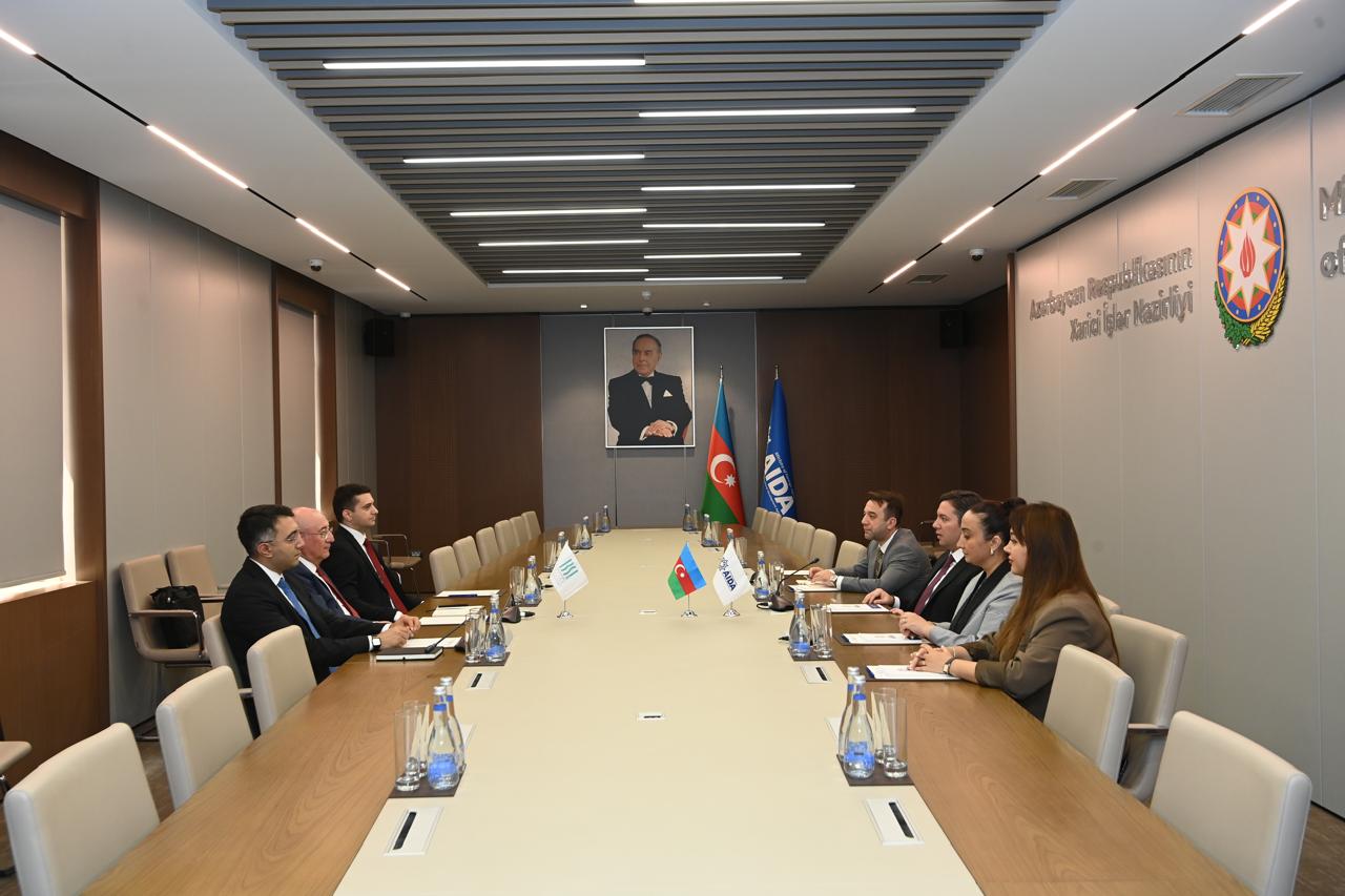 XİN-də AIDA və IBSA arasında beynəlxalq əməkdaşlıq məsələləri müzakirə edilib