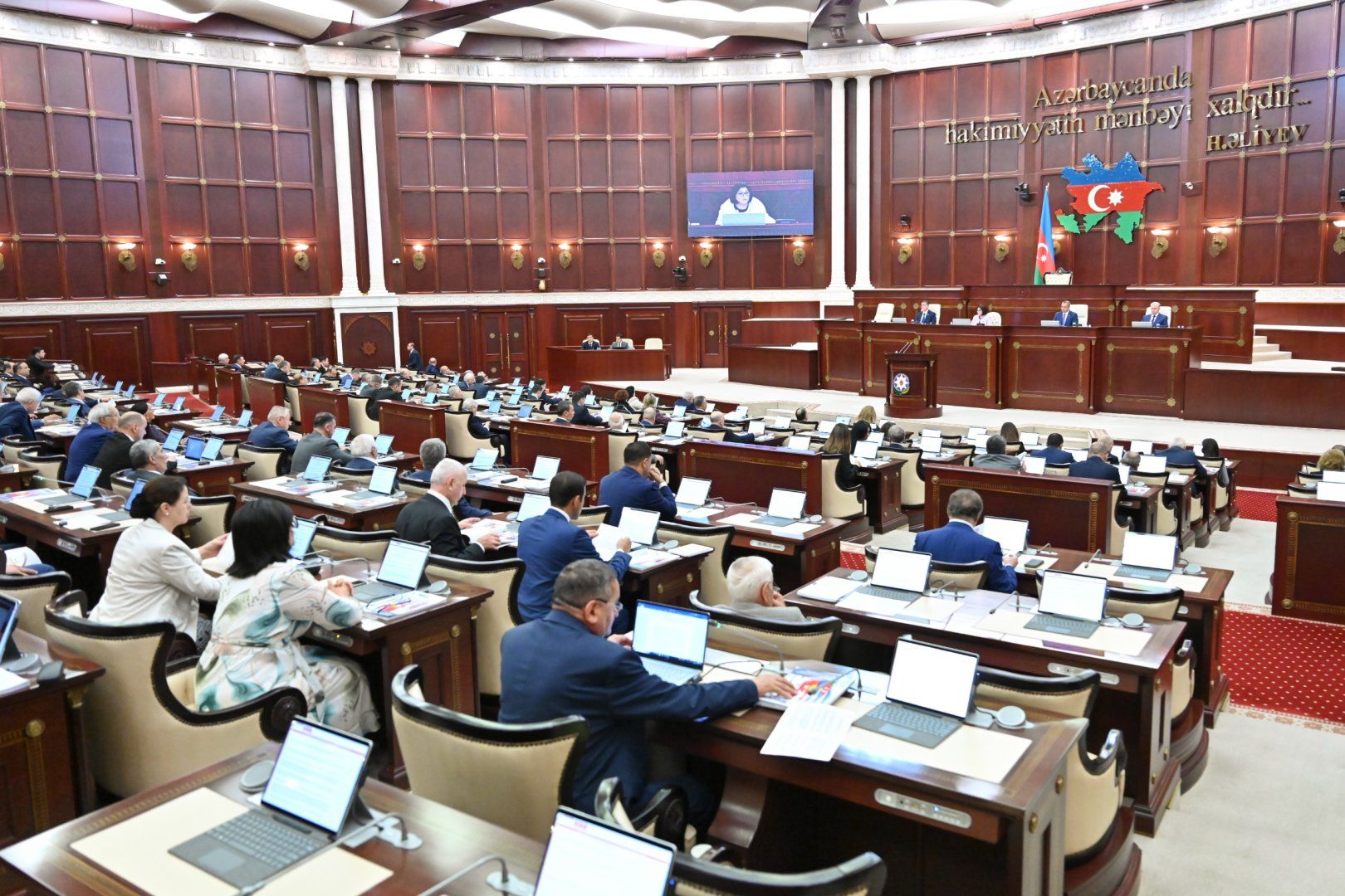 Milli Məclisin növbədənkənar sessiyası başa çatıb, deputatlar tətilə çıxıblar