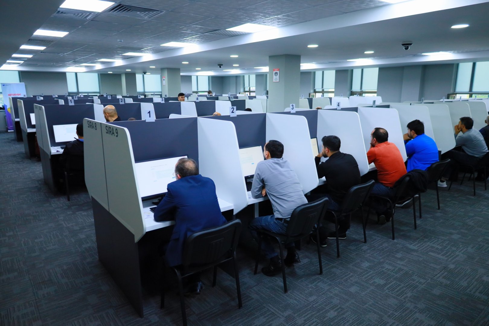 Taksi və yükdaşımalarını həyata keçirən sürücülər imtahan veriblər