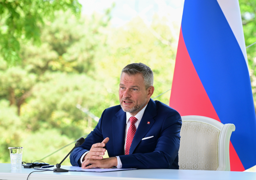 Slovakiya Prezidenti Fəxri xiyabanda Ümummilli Lider Heydər Əliyevin məzarını ziyarət edib