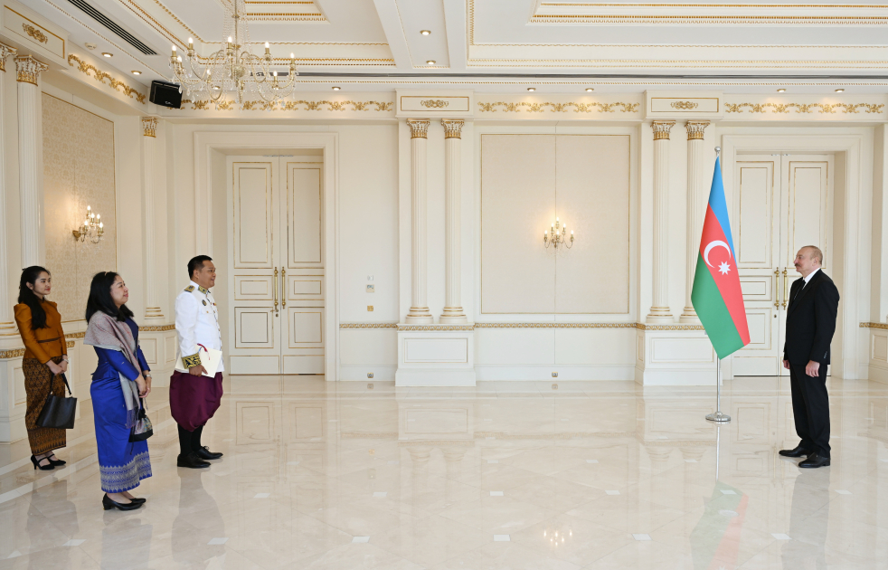  İlham Əliyev Kambocanın Azərbaycanda yeni təyin olunmuş səfirinin etimadnaməsini qəbul edib