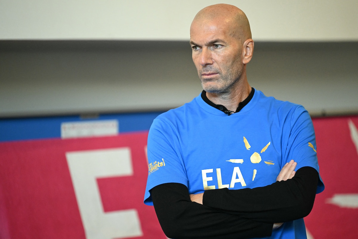 Zinedin Zidan Fransa milli komandasının yeni baş məşqçisi olacaq