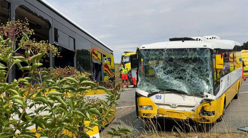 Çexiyada sərnişin avtobuslarının toqquşması nəticəsində 47 nəfər xəsarət alıb