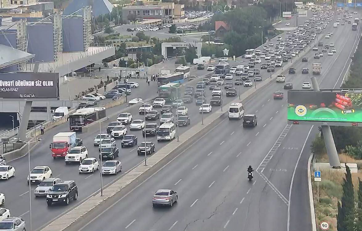 Bakıda hazırda sıxlıq müşahidə olunan yollar açıqlanıb 