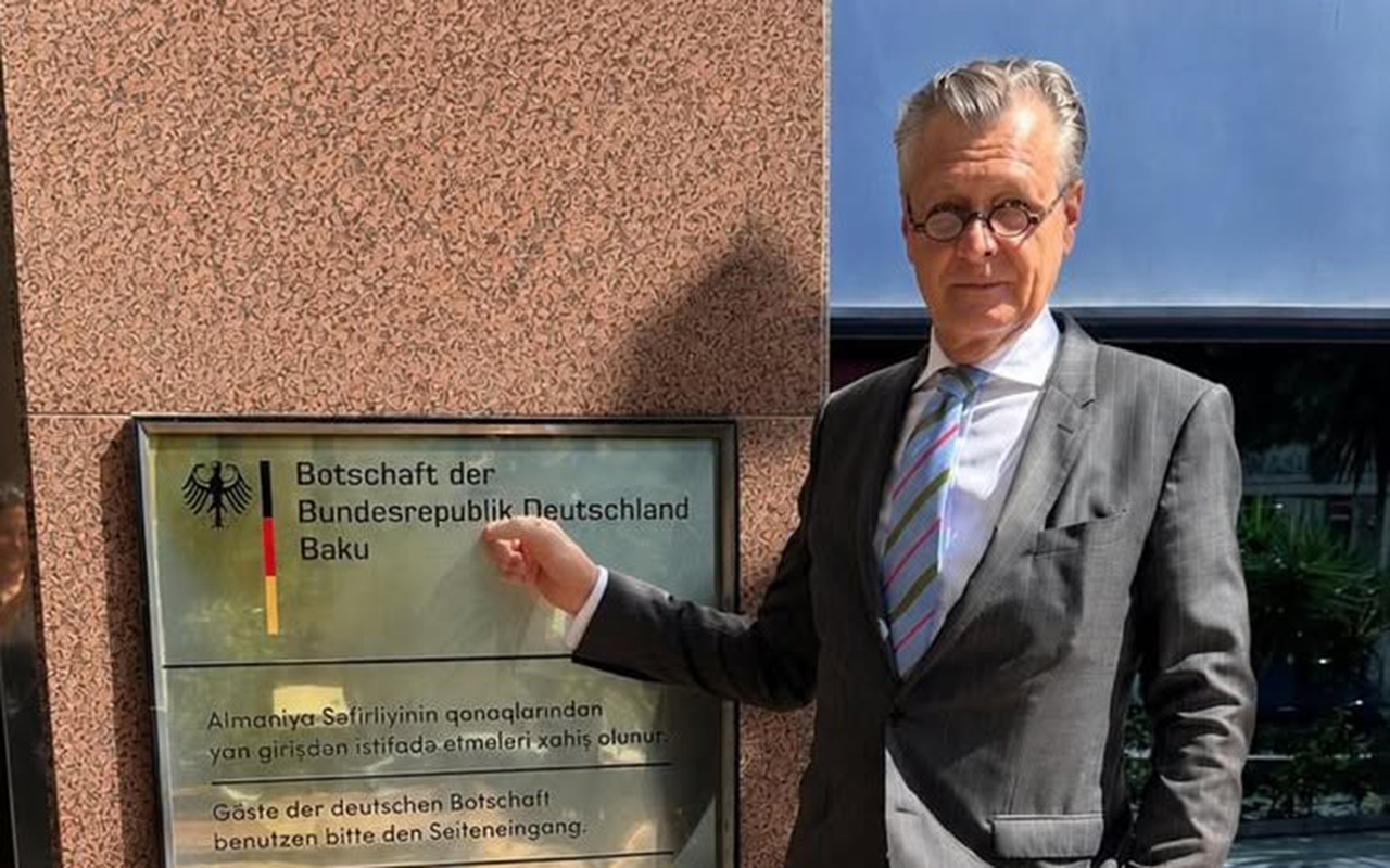 Dirk Lölken Azərbaycana gəlib