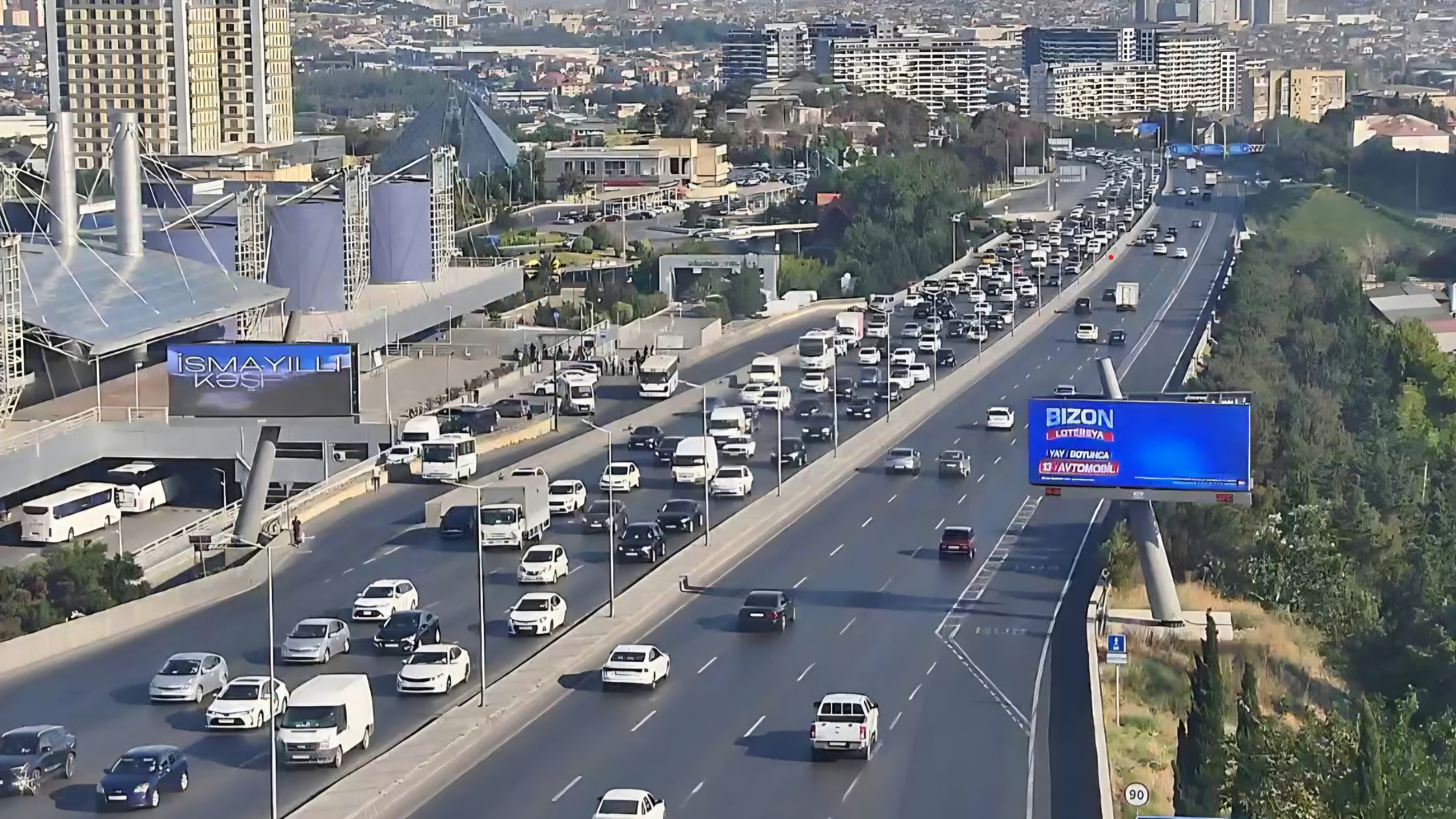 Bakıda hazırda sıxlıq müşahidə olunan yollar açıqlanıb 