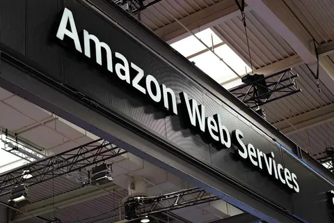 İran Bəhreyndəki "Amazon" məlumat mərkəzini hədəf aldığını iddia edib