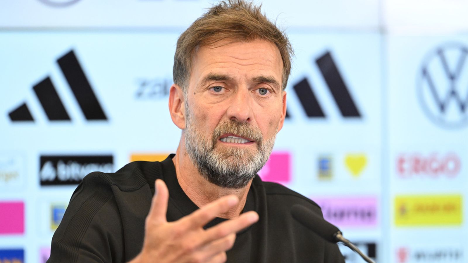 Yürgen Klopp məşqçiliklə vidalaşacağı tarixi açıqladı