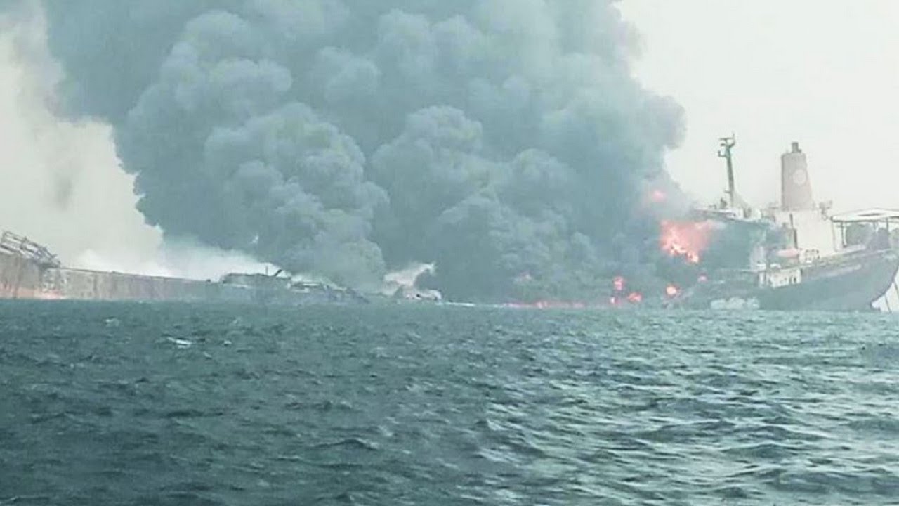Hörmüz boğazında tanker minaya düşüb