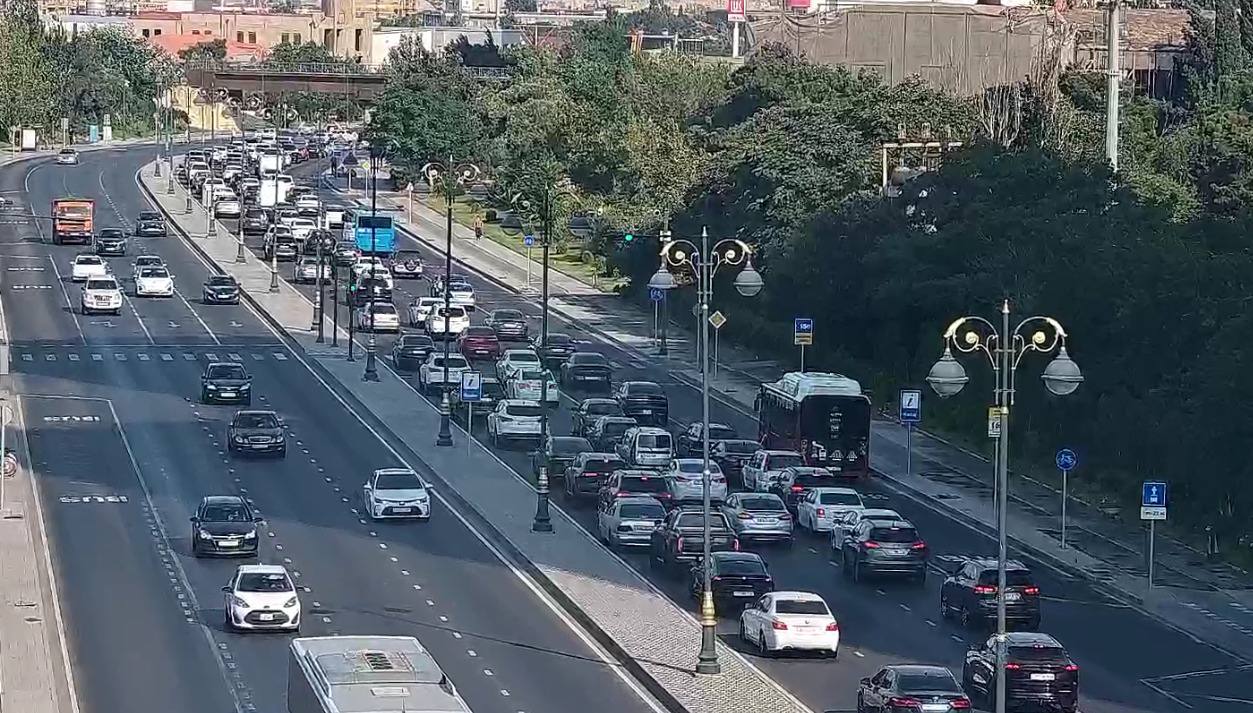 Bakıda hazırda sıxlıq müşahidə olunan yollar açıqlanıb 