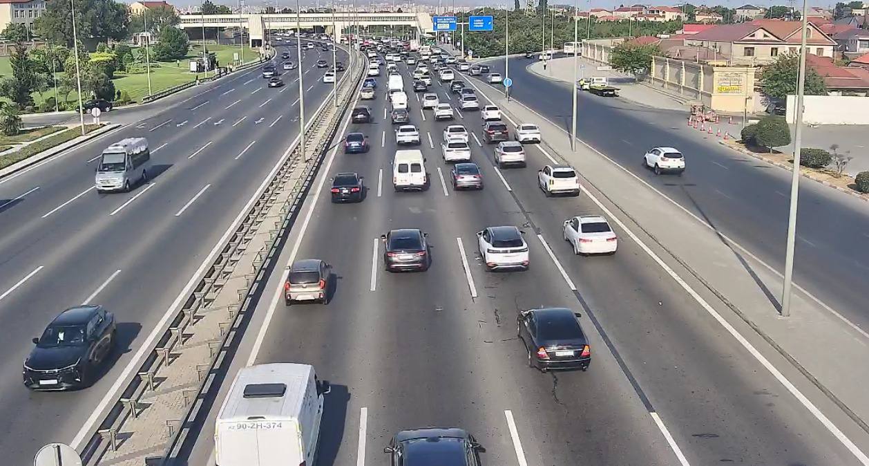 Bakıda hazırda sıxlıq müşahidə olunan yollar açıqlanıb 