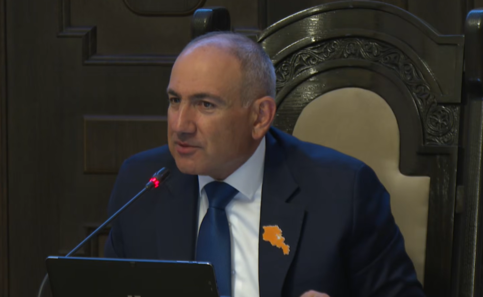 Armenian Cabinet Will Resign on Sunday, Pashinyan Announces