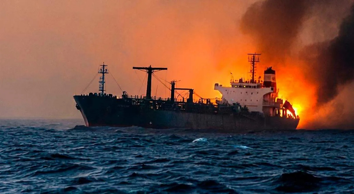 Hörmüz boğazında tanker PUA ilə vurulub