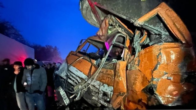 Hacıqabulda TIR "KamAZ"a çırpılıb