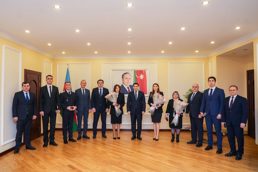 Ədliyyə naziri medalla təltif olunan və hakim təyin edilən əməkdaşlarla görüşüb