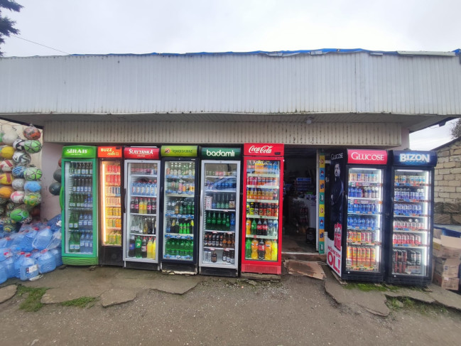 Lənkəranda marketdə aşkarlanan saxta alkoqollu içkilər satışdan kənarlaşdırılıb