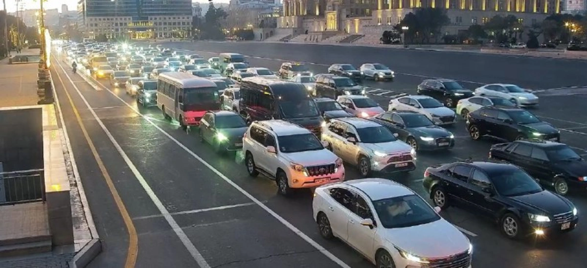 21 istiqamətdə tıxac var - SİYAHI